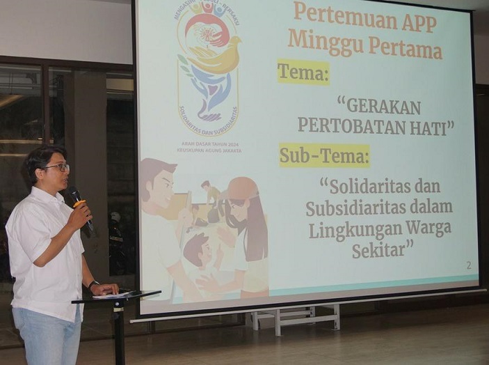 Penyampaian pertemuan 1 oleh Egi -ketua OMK dari wil Sisilia PAKAI==